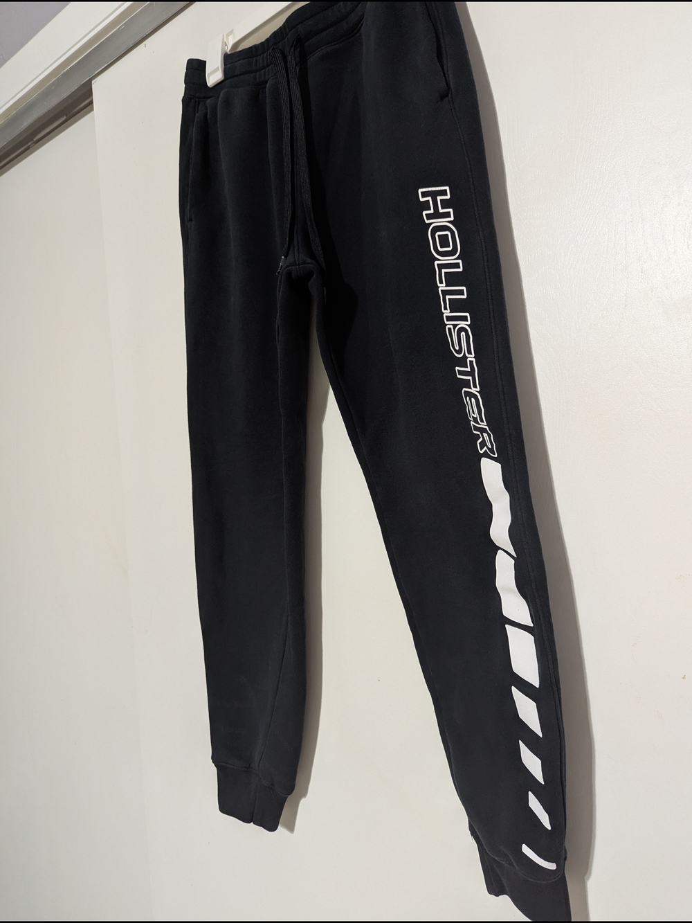 Hollister Black Logo Jogger Sweatpants - Picture 3 of 6